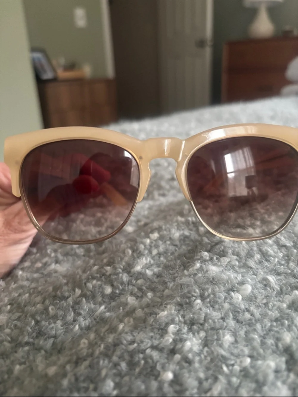 Wildfox Cream Frame Sunglasses with Brown Gradient Lenses with case - Picture 7 of 10
